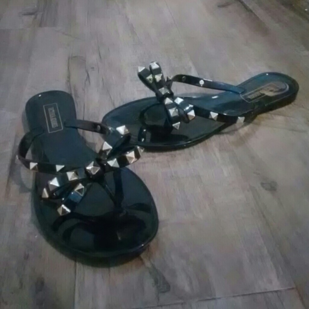 Sandals - Picture 2 of 3